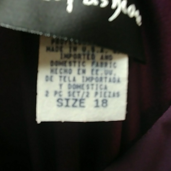 Formal dress - Picture 3 of 5